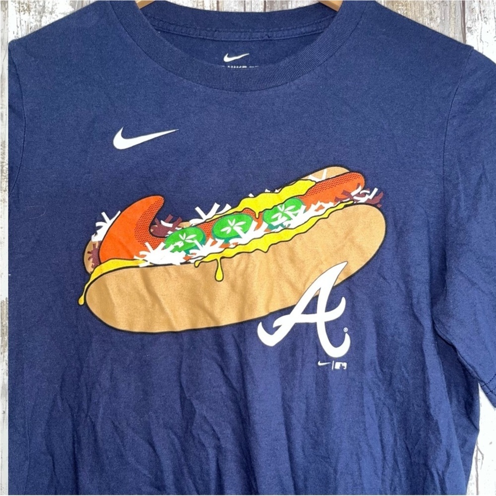 Nike MLB Rare Atlanta Braves Hot Dog Glizzy Tee - Picture 2 of 4